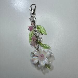 Floral Charm Handmade - Keychain Pearl Flower, Pink Blossoms & Green Leaf Beaded